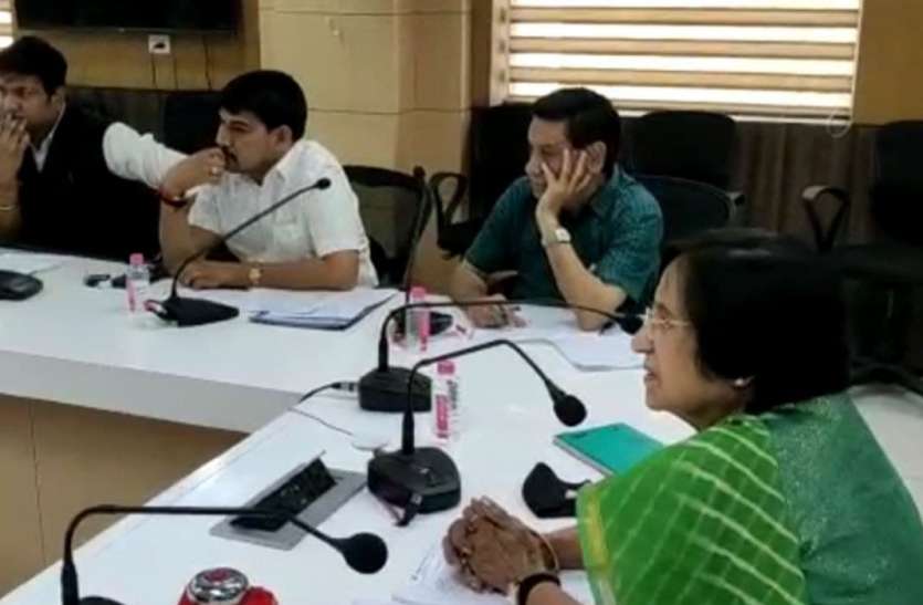 ठेके पर सफाई कर्मचारियों की नियुक्ति करेगा ग्रेटर नगर निगम, पार्षदों को मिलेंगे लैपटॉप ठेके पर सफाई कर्मचारियों की नियुक्ति करेगा ग्रेटर नगर निगम, पार्षदों को मिलेंगे लैपटॉप