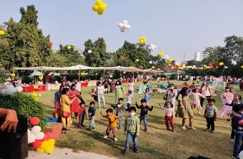 आकर्षण का केंद्र रहा सरप्राइज से भरा बॉक्स आकर्षण का केंद्र रहा सरप्राइज से भरा बॉक्स