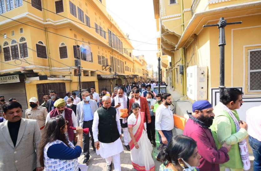 हैरिटेज वॉक वे: कमेटी के सदस्यों को  कहीं नए निर्माण होते मिले, जो पत्थर बिछाए वो रास नहीं आए