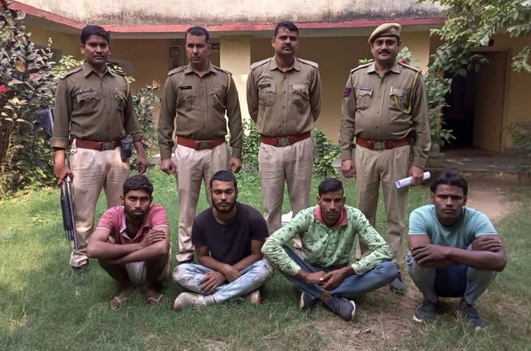 Four accused of tractor theft arrested, were trying to sell by taking them to UP-MP