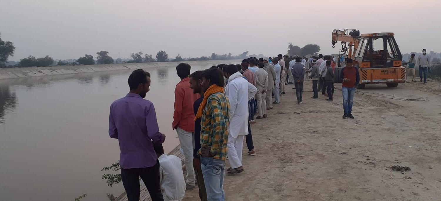 तेज रफ्तार से आई कार गिरी इंदिरा गांधी नहर में