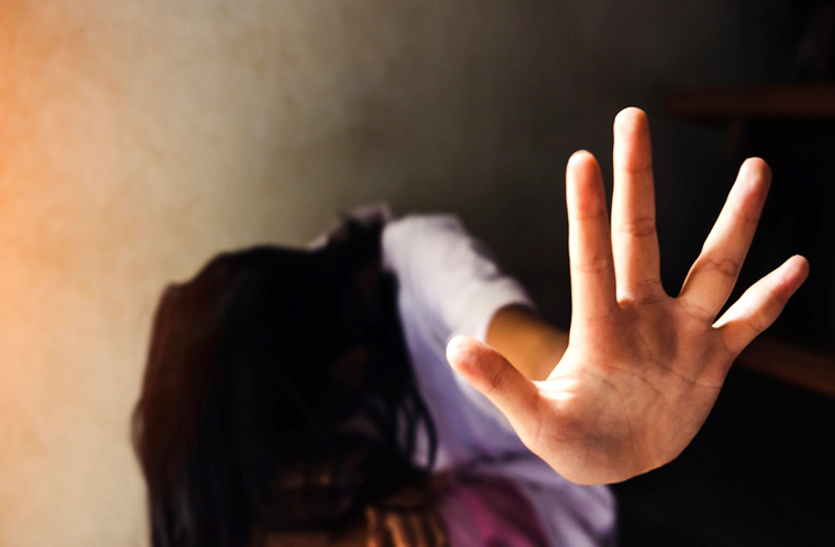 खाकी दागदार, शादी का झांसा देकर पुलिसकर्मी दो सगे भाईयों ने किया युवती से बलात्कार, शिकायत के बाद दोनों गिरफ्तार