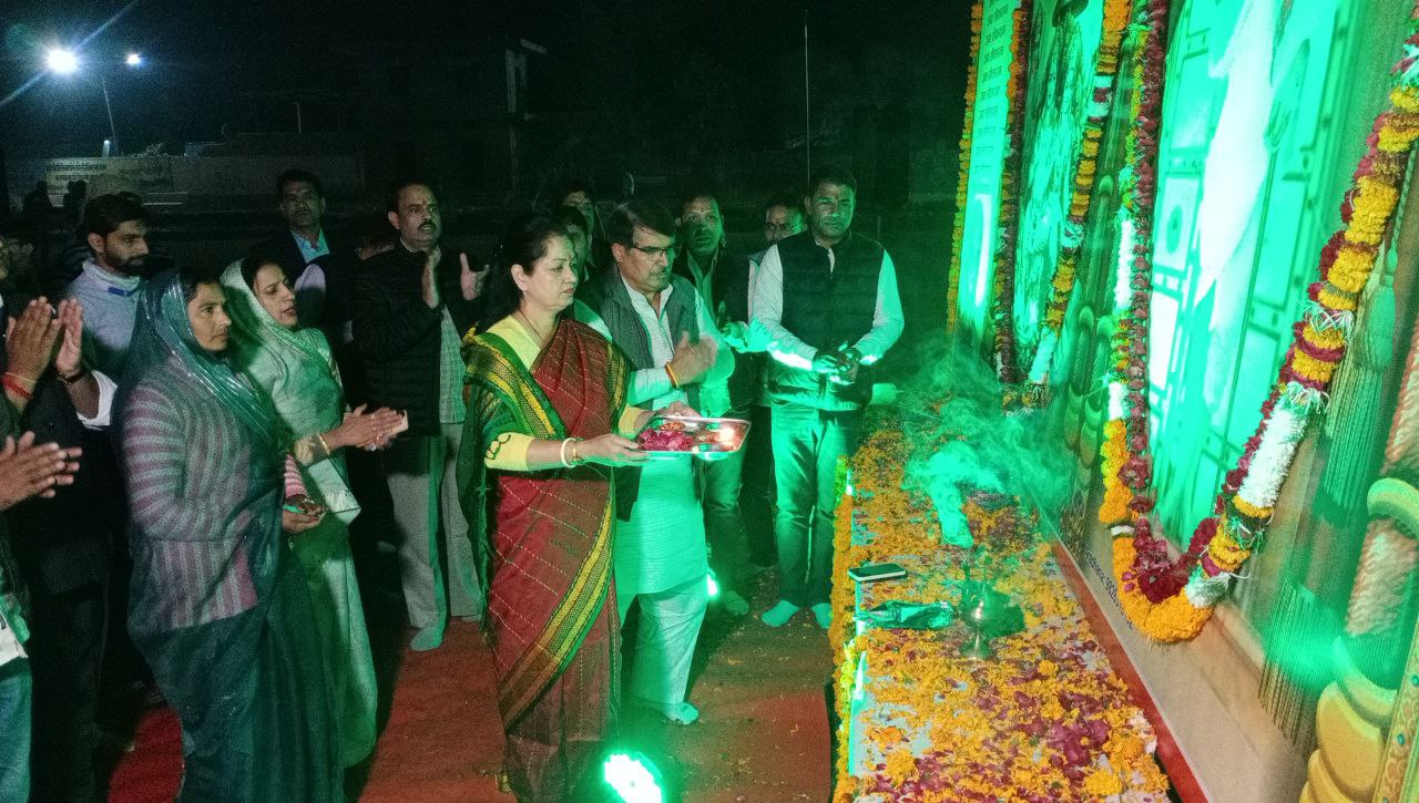 एक शाम संत श्री नारायण दास महाराज के नाम भजन संध्या में उमड़े श्रद्धालु