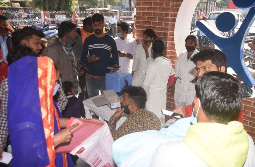 दुकान, प्रतिष्ठान, मैरिज गार्डन में आज बिना वैक्सीन कोई मिला तो फाइन के साथ होगी दुकान बंद
