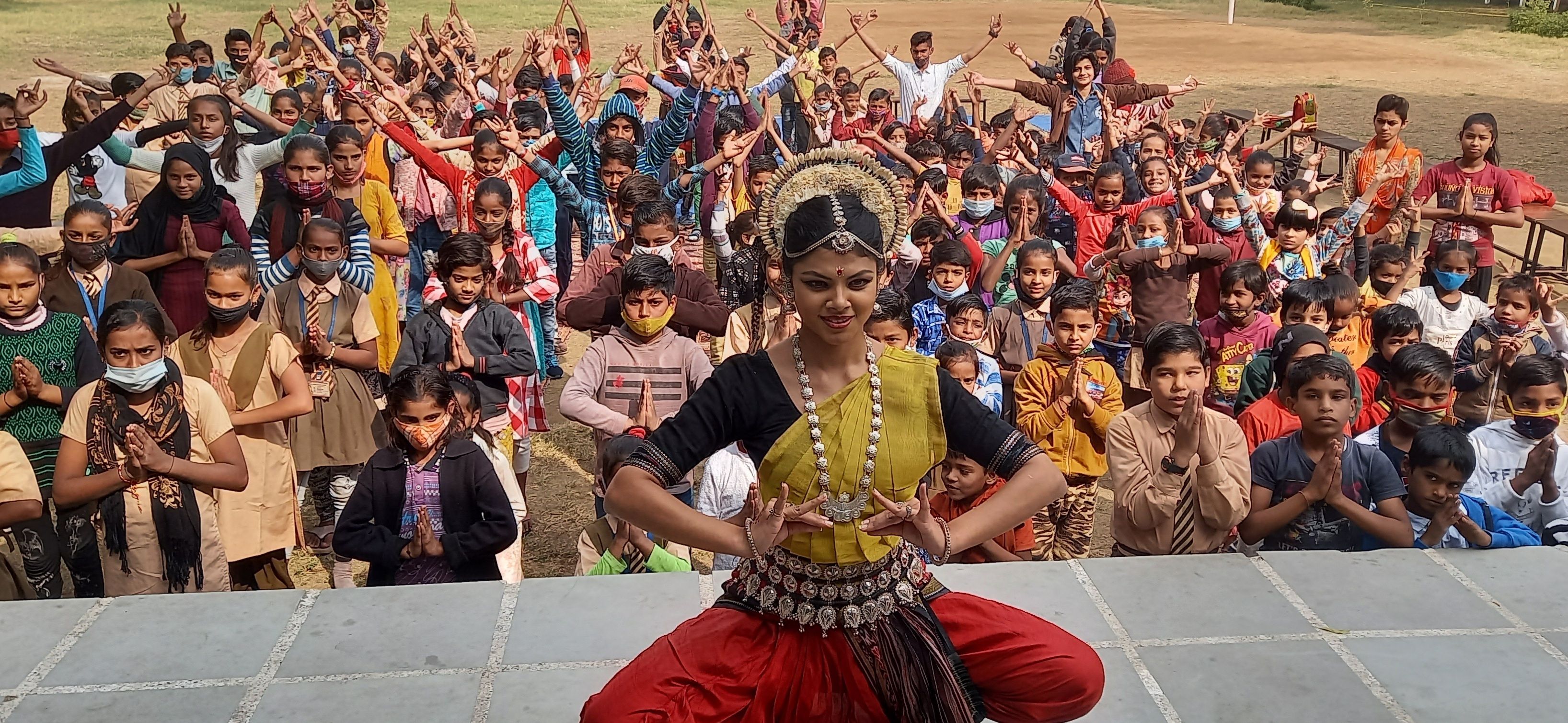 मृदंग और घुंगरू की ताल पर मंत्रमुग्ध हुए
