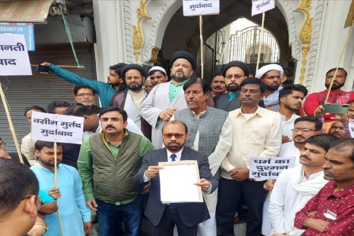 वसीम रिजवी के मोहम्मद पुस्तक पर विवाद, अयोध्या में मुसलमानों का प्रदर्शन