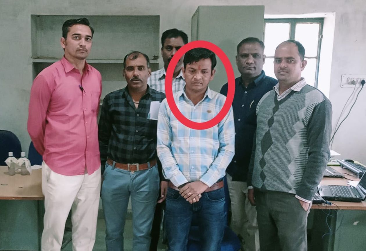 संविदाकर्मी पांच हजार रुपए रिश्वत लेते गिरफ्तार