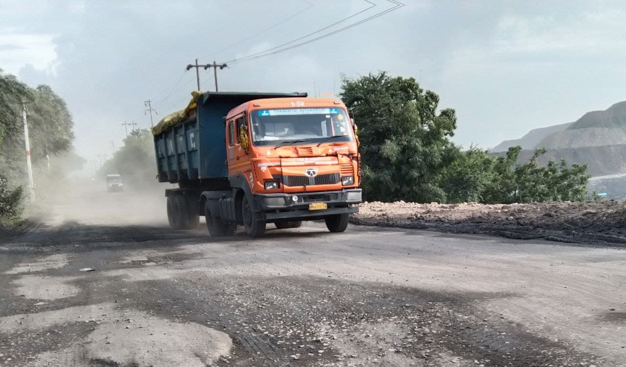 Singrauli SDM's order neglect in coal transport route
