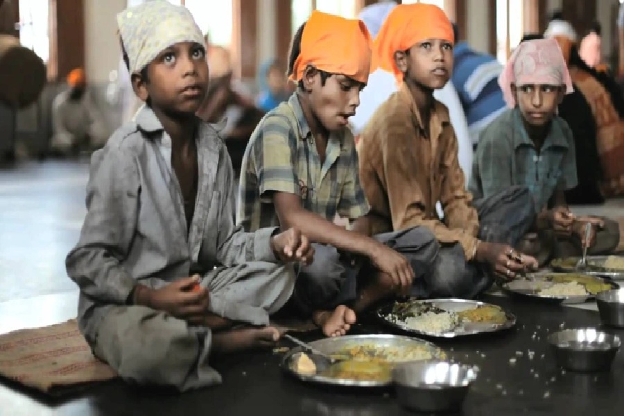 आपकी बात, क्या सभी धर्मस्थलों पर लंगर जैसी व्यवस्था होनी चाहिए?