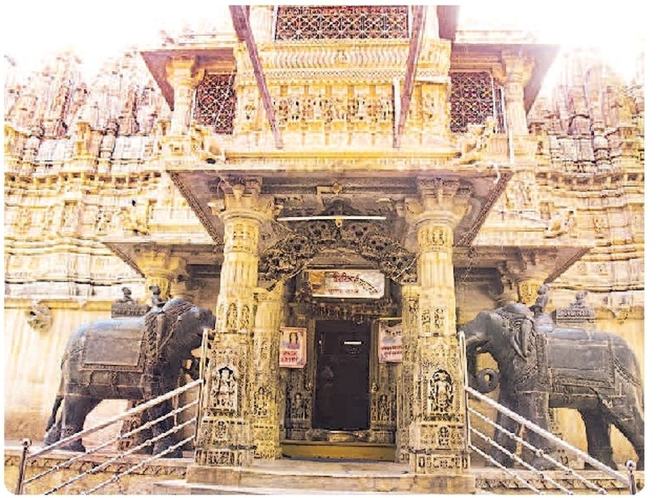 केसरियाजी मंदिर: सब सामान्य तो यहां सेवा—पूजा पर रोक क्यों