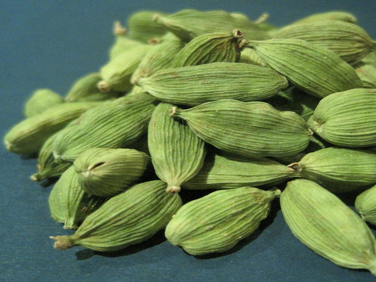 Health Benefits of cardamom ilaayachee ke Swasthya Laabh