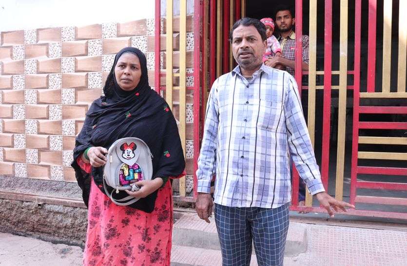 Cash, jewelery withdrawn from woman's bag in tempo Cash, jewelery withdrawn from woman's bag in tempo