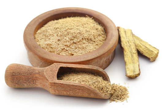 Benefits of Liquorice: खुद को स्वस्थ रखने के लिए करें मुलेठी का सेवन
