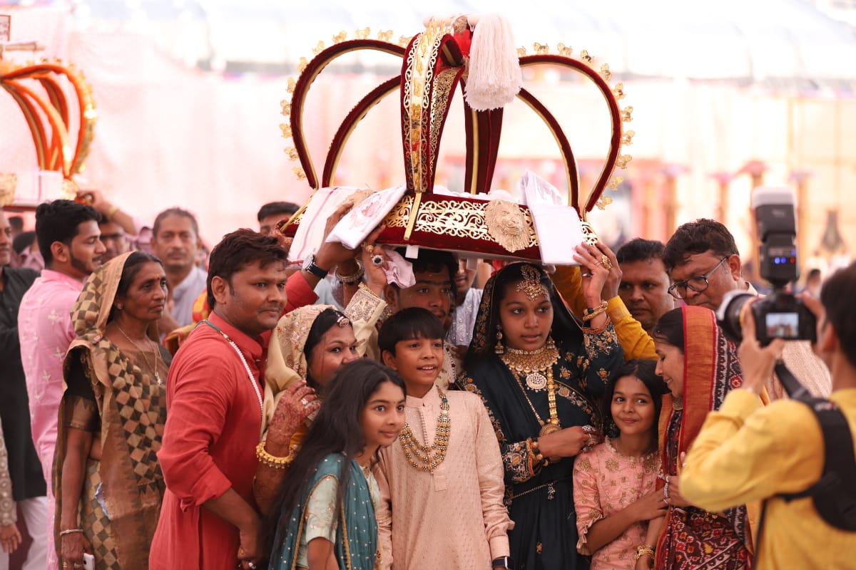 SURAT NEWS: अध्यात्म नगरी में गूंजे सांजी संयम के गीत