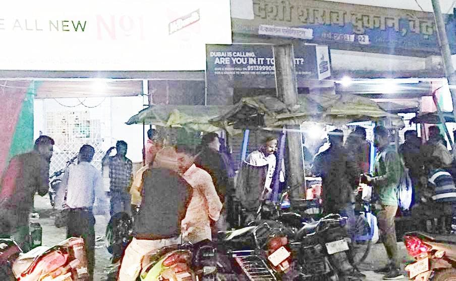 After 10 o'clock in night, riots of alcoholics start in waidhan bus stand