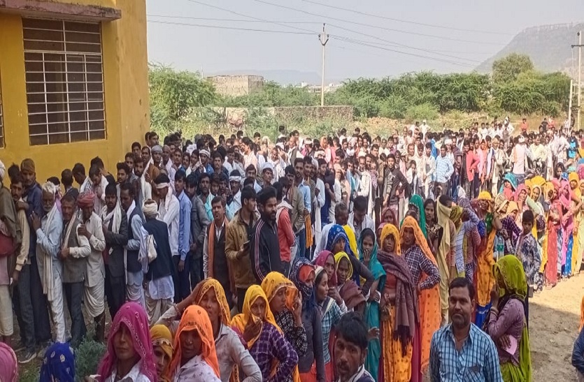 पोस मशीन में तकनीकी खराबी, किसानों को नहीं मिल सकी खाद