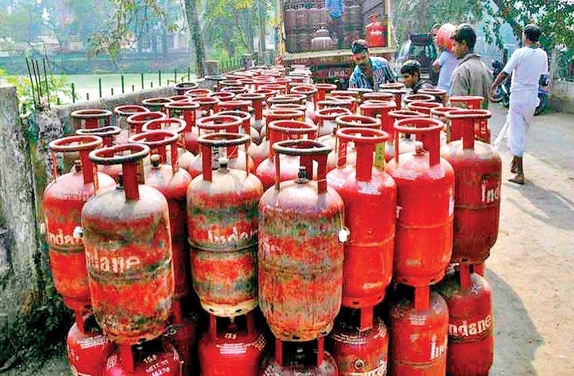 Gas Cylinder Price: गैस सिलेंडर महंगा, दिसंबर में महंगाई का झटका