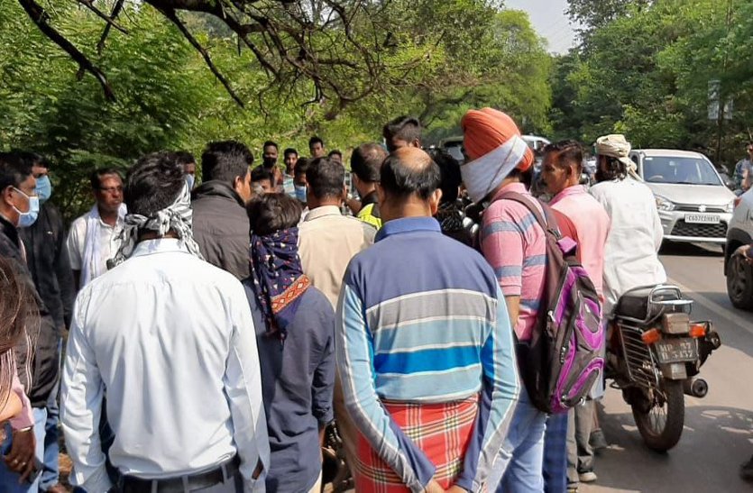 कर्ज में डूबे सिविल कॉन्ट्रेक्टर ने की आत्महत्या, घरवालों ने लिखाई थी गुमशुदगी रिपोर्ट चार दिन बाद पेड़ पर झूलते मिली लाश