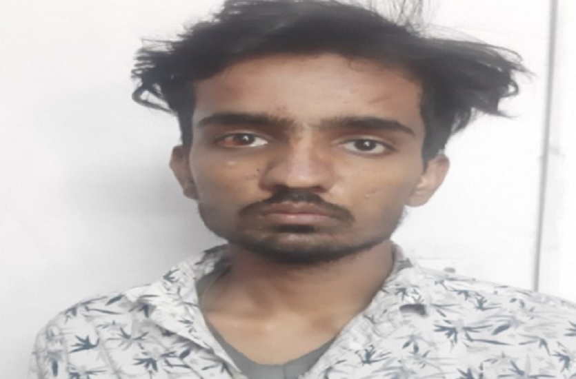 चोरी का मोबाइल छीनने वाला बदमाश गिरफ्तार