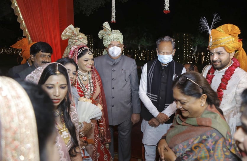 Congress BJP leaders ties up with family relation wedding Jaipur