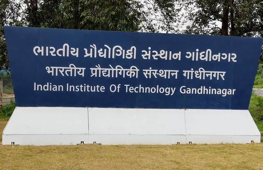आईआईटी गांधीनगर में बढ़ रहा नारी शक्ति का दबदबा