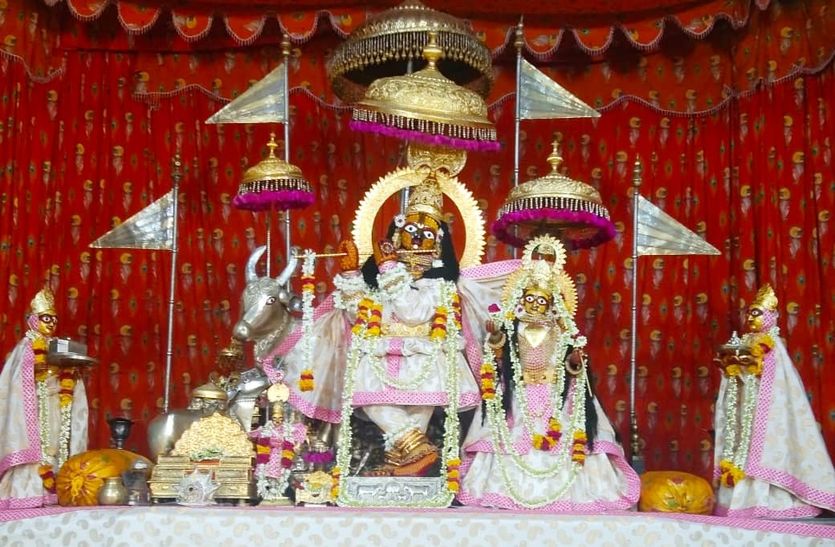 व्यंजन द्वादशी पर ठाकुरजी का बदलेगा भोगराग व पहनावा