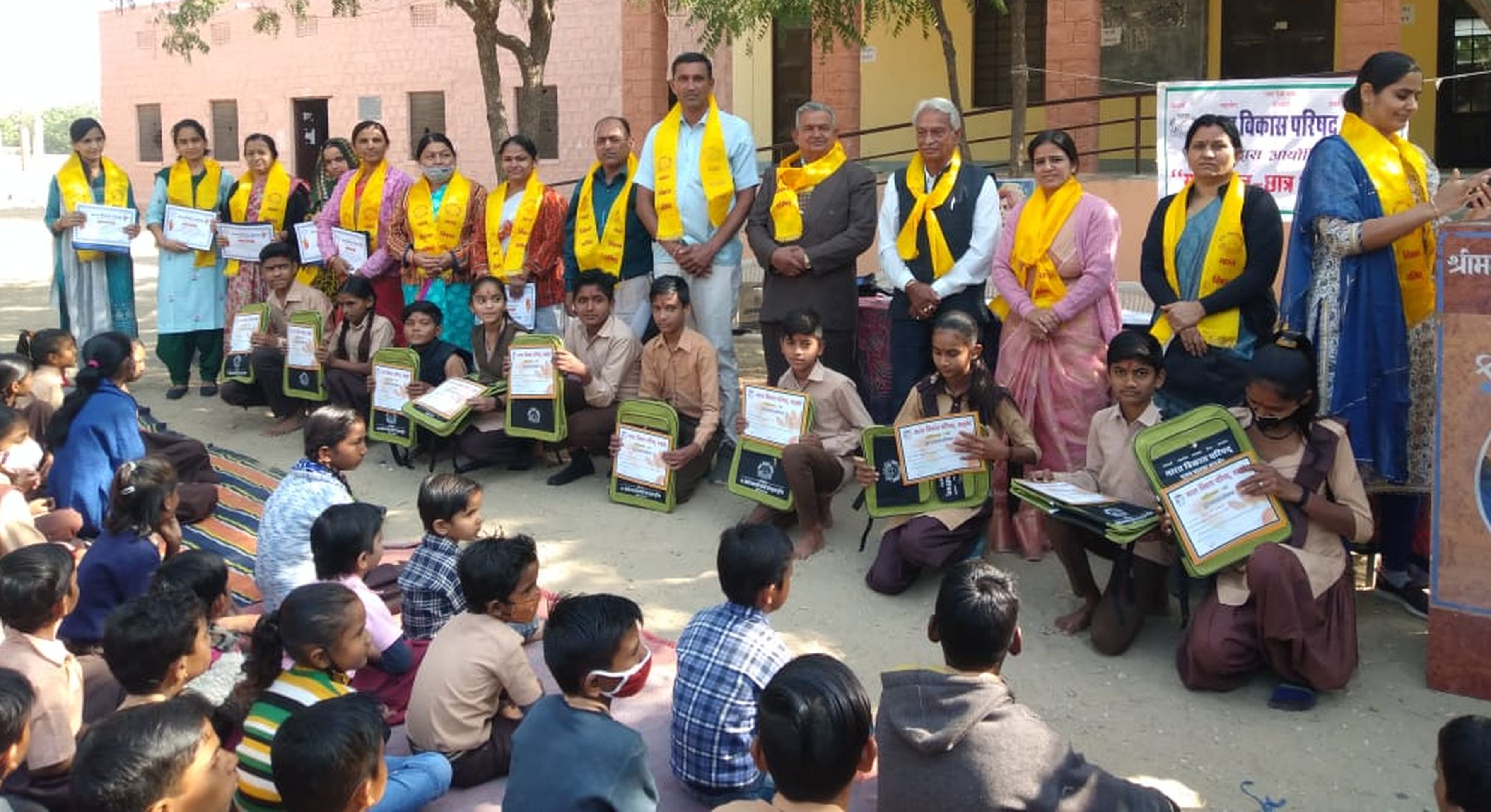 ‘ज्ञान प्राप्त कर व्यक्ति बने विनम्र, शालीन और धन से कमाएं पुण्य’