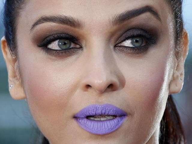 aishwarya_in_purple_lipstick.jpg
