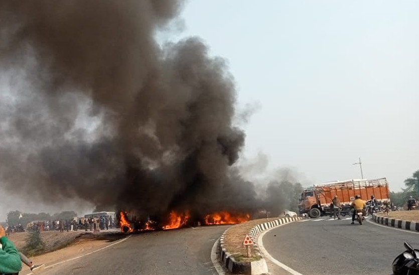 truck and trailer collision in Yarlipura Toll Plaza Shivdaspura jaipur