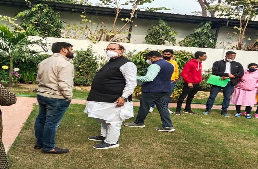 रिक्त भर्तियों को पूरा किए जाने की मांग