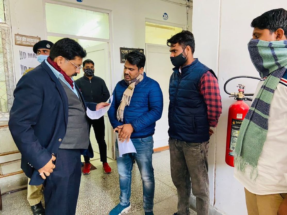 चम्पाबाग में अतिक्रमण प्रकरण: संभागीय आयुक्त से मिले एनएसयूआई कार्यकर्ता