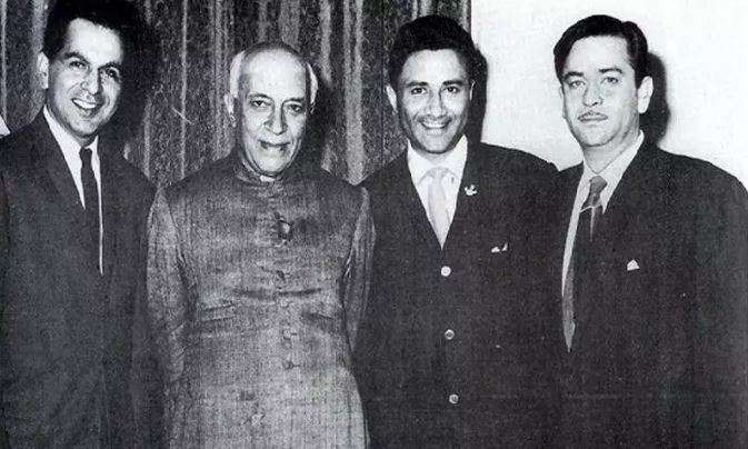 pandit-nehru_with_actors.jpg