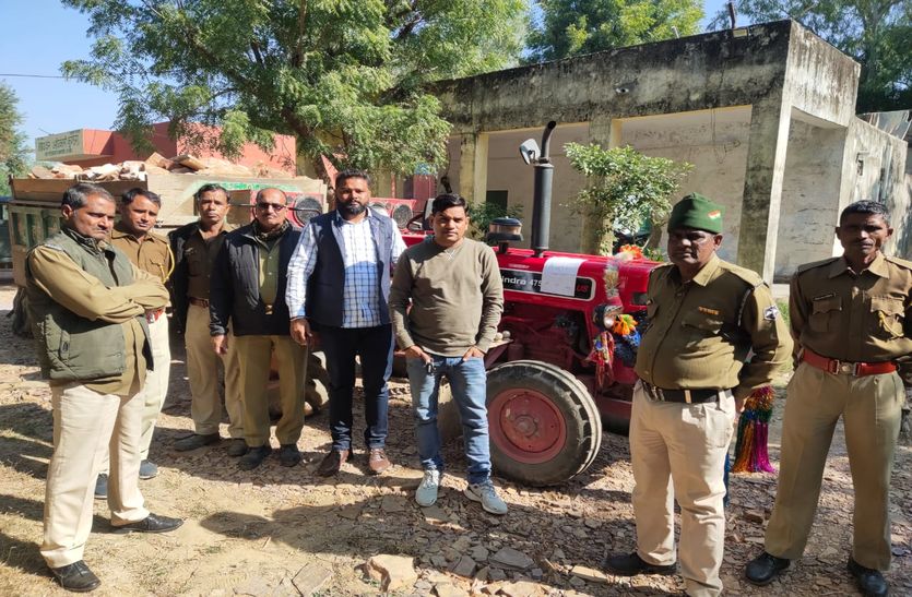 पत्थरोंं से भरी टै्रक्टर- ट्रॉली जप्त