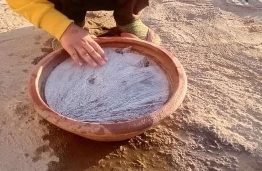 राजस्थान में रेकॉर्ड तोड़ सर्दी, छह स्थानों पर पारा माइनस में, देखिए तस्वीरें