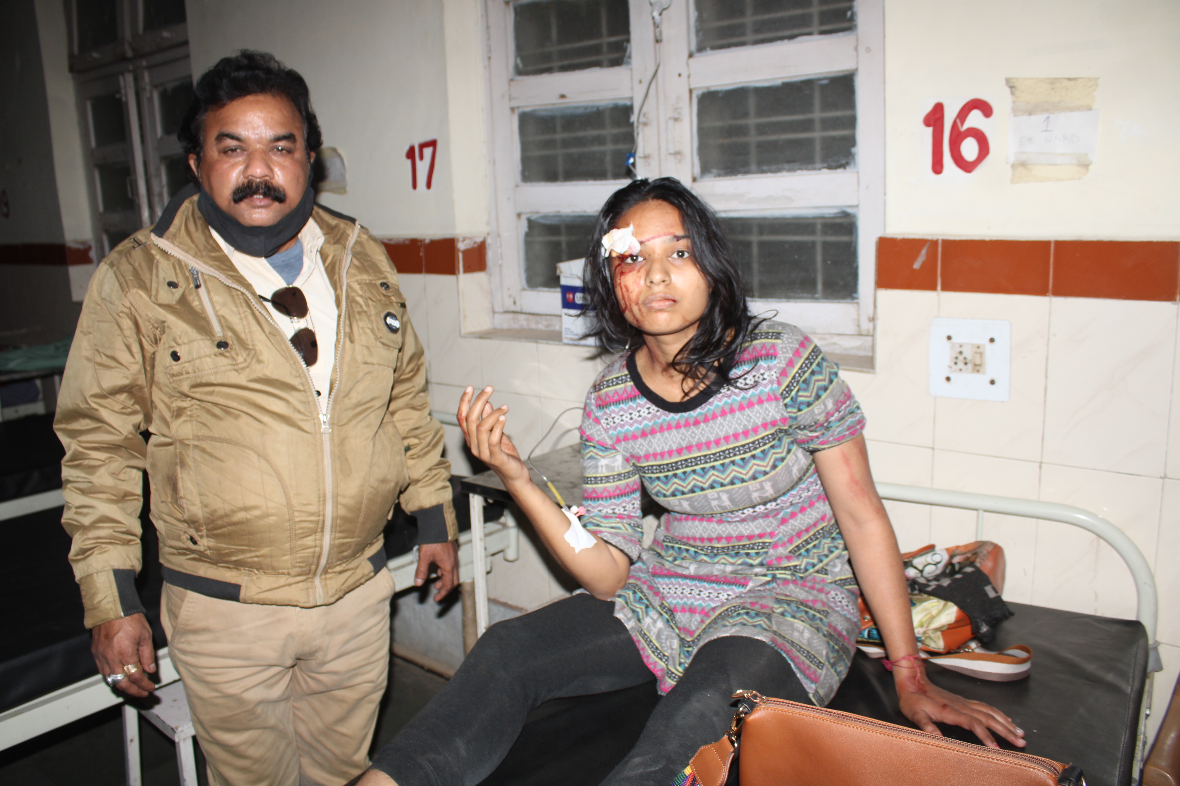 स्कूटी से घर जा रहीं बहनों को डंपर ने कुचला, एक की मौत, दूसरी घायल