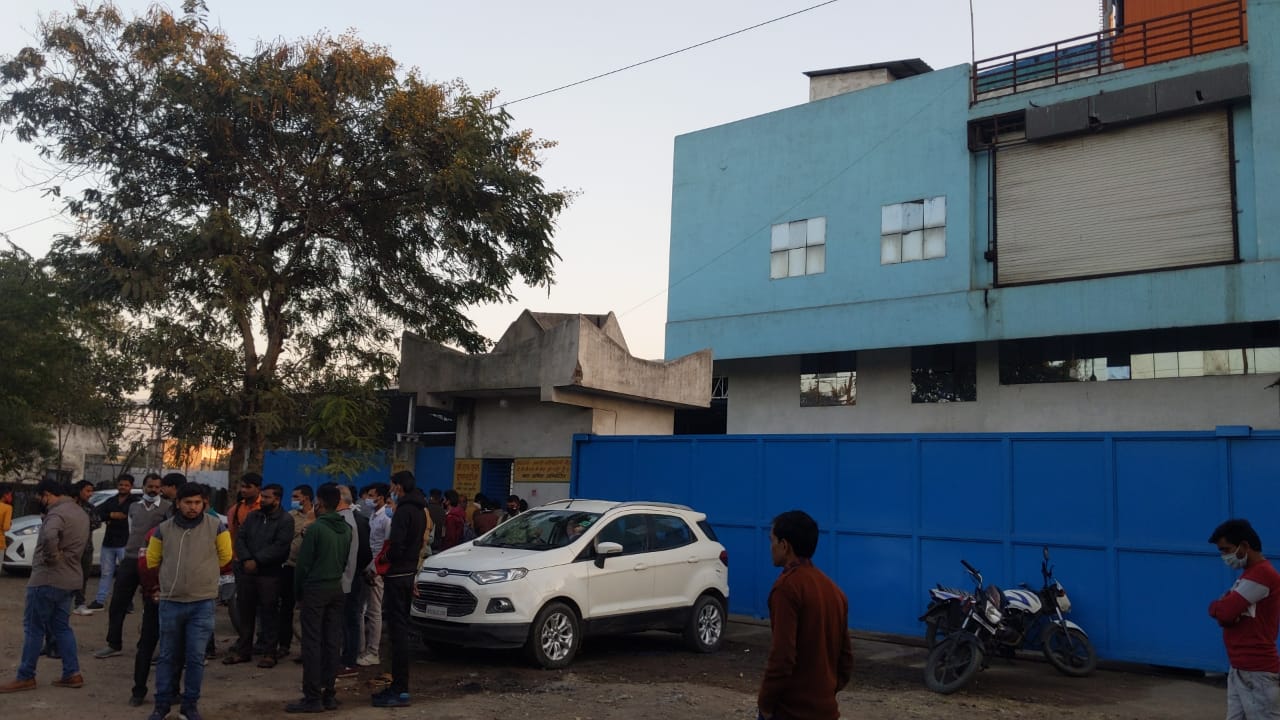 मेसर्स जीएनएस इंण्डस्टीज को खाली करवाया गया और इसे सील कर दिया।