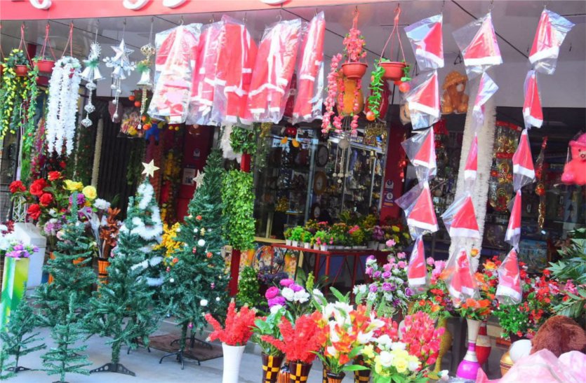 Preparations for celebrating Christmas Day in Ujjain