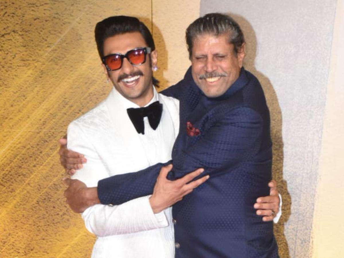 kapil_and_ranveer_hug.jpg