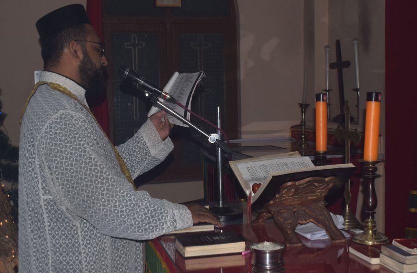 Special prayer meeting held in churches on Christmas eve