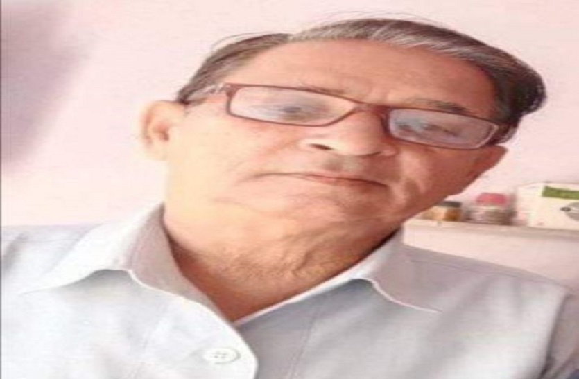 डॉक्टर देख रहा था मरीज, युवक मोबाइल लेकर भाग निकला