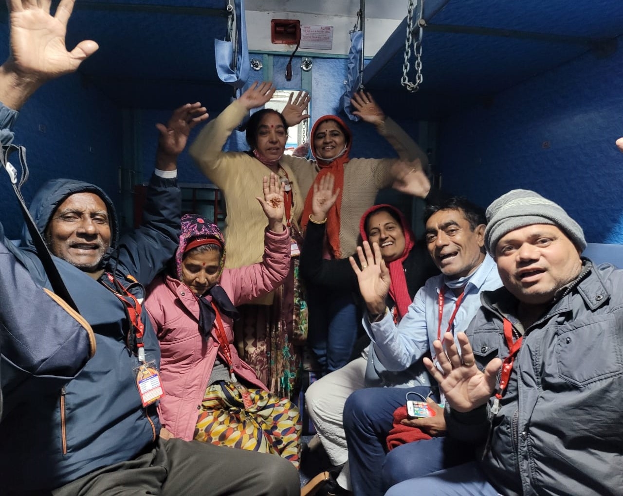 कटरा में फंसे पर्यटकों की स्पेशल ट्रेन चंडीगढ़ से सूरत के लिए रवाना हुई