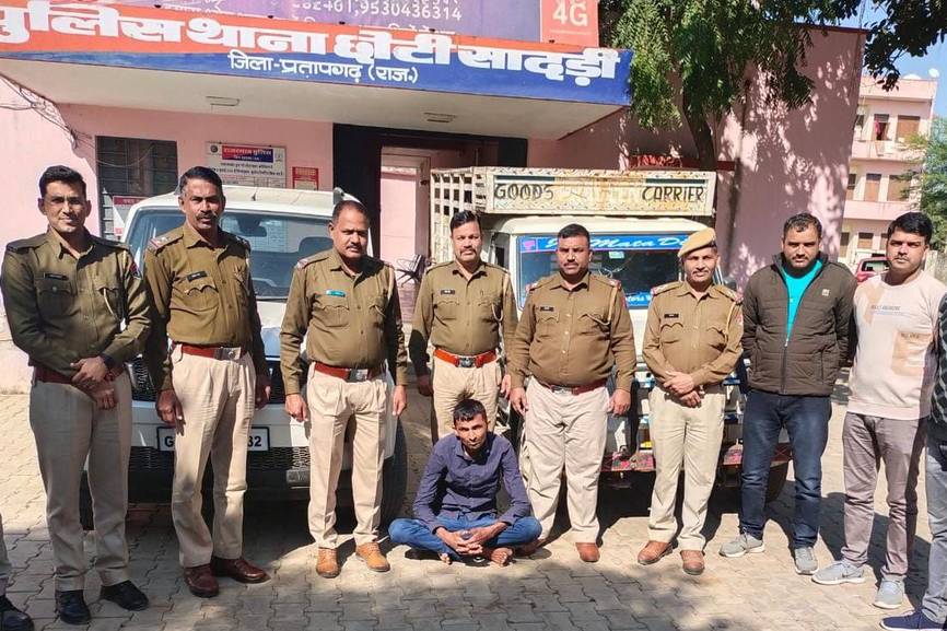 पिकअपअ और लक्जरी जीप से सवा दो क्विंटल डोडा चूरा बरामद