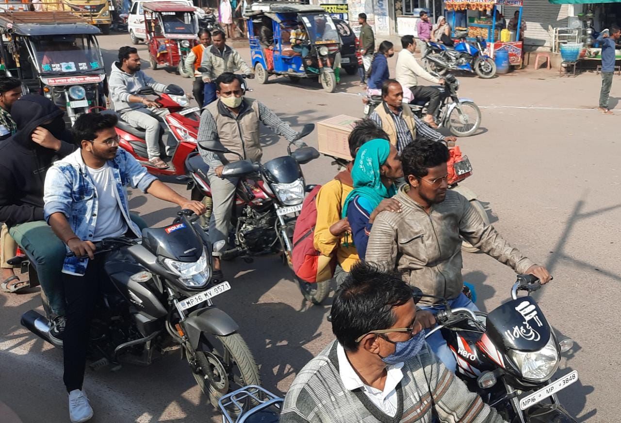 महामारी के पूर्व की तरह कर रहे व्यवहार
