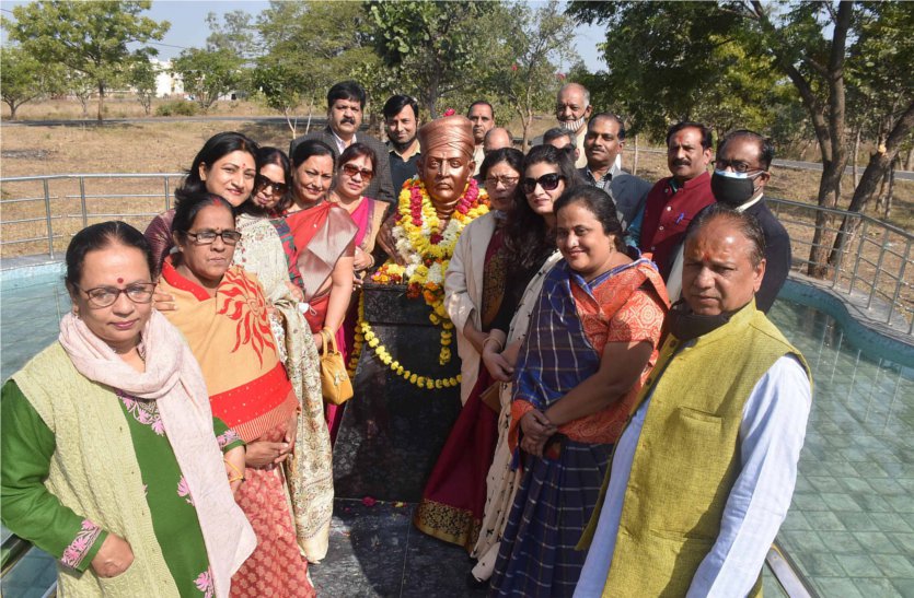 Brahmin society honored on Mahamana and Atal Jayanti
