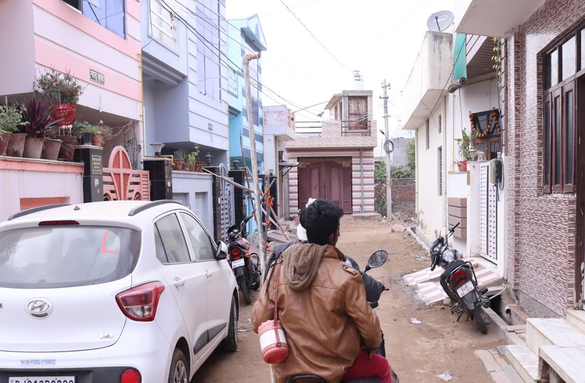 माइक्रो कंटेनमेंट जोन में हर ओर लापरवाही!