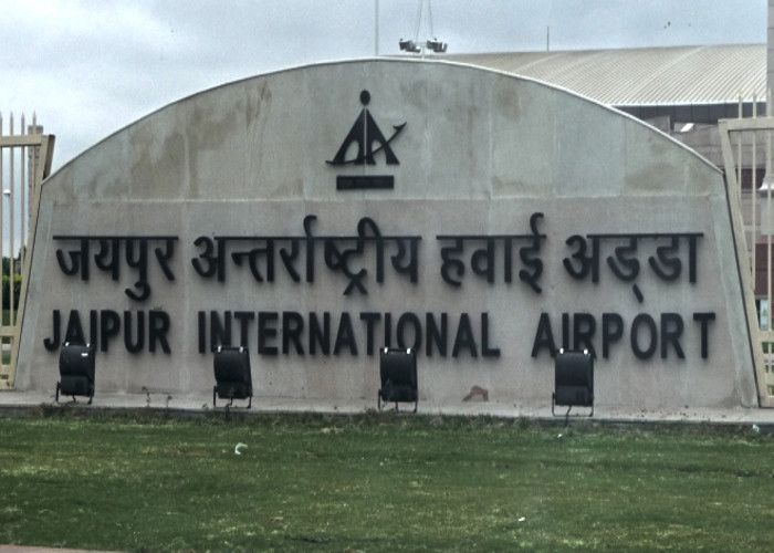jaipur-airport-1428900756_835x547.jpg