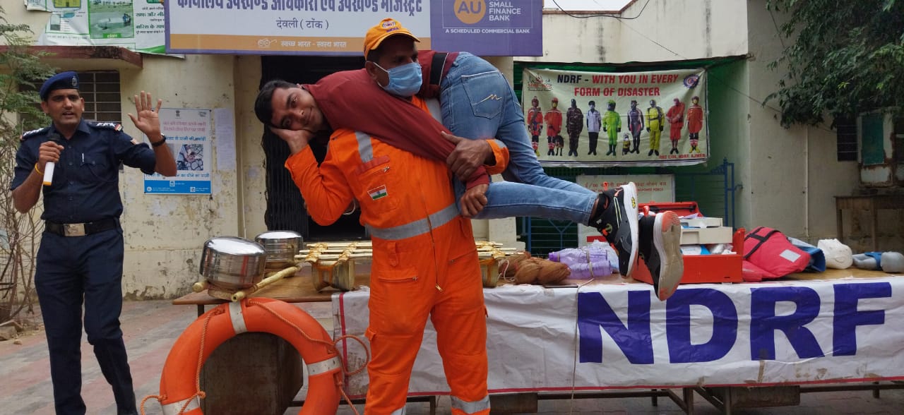 एनडीआरएफ ने आपदा प्रबंधन की जानकारी दी