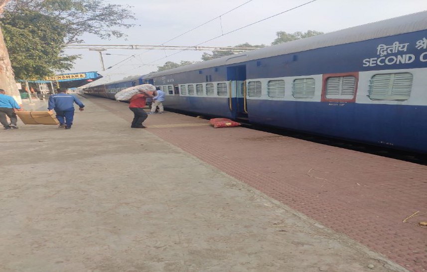 Railway: किसान रेल छिंदवाड़ा से अवाना के लिए हुई रवाना
