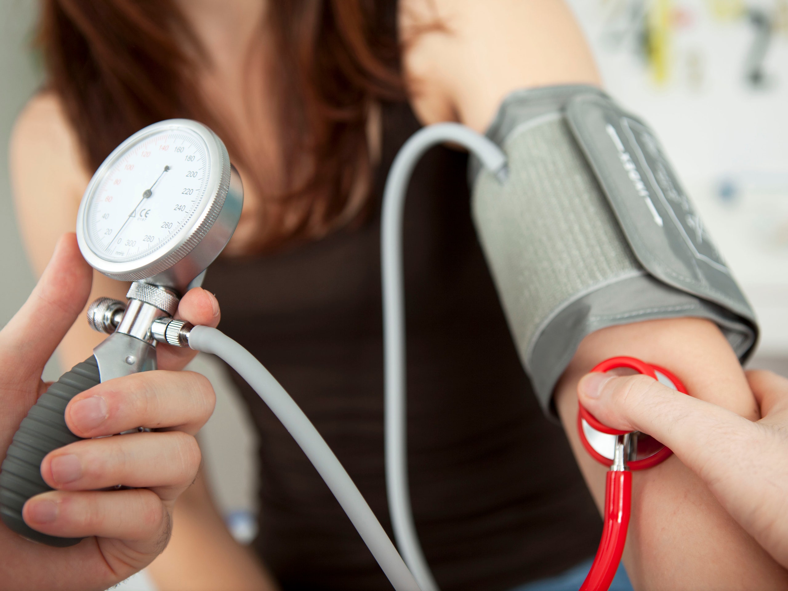 High Blood Pressure Hypertension Treatment : ब्राउन ड्रिंक 'एक घंटे के भीतर' उच्च रक्तचाप को काफी कम करता है