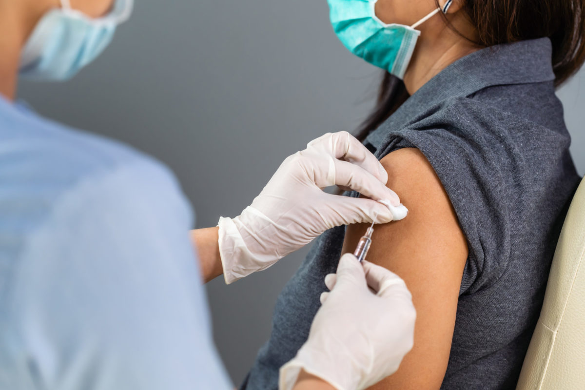 Omicron Update: वैज्ञानिकों का कहना है कि मौजूदा टीके ओमाइक्रोन से बचाव करने में असमर्थ हैं
